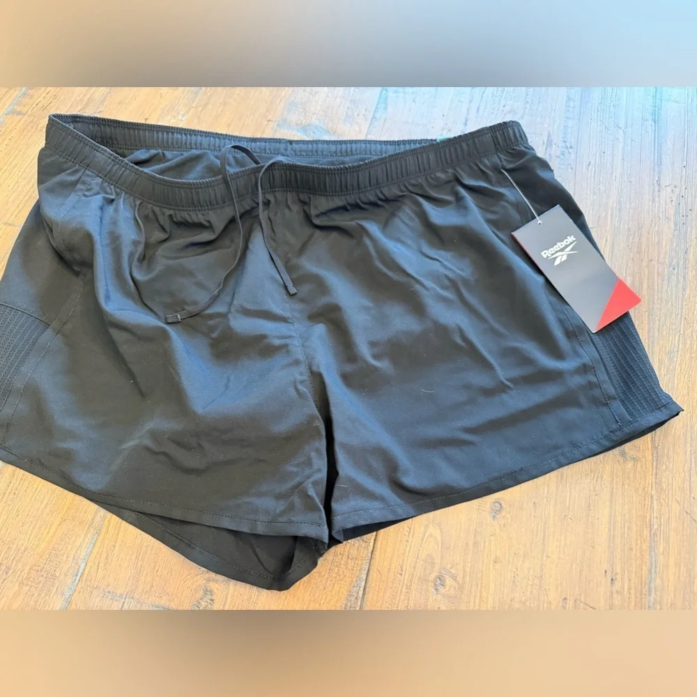 Reebok relaxed shorts New With Tags. Black Size XL - Picture 1 of 5
